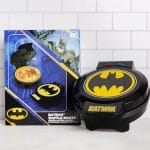 Gofrera Batman Uncanny Brands con Molde Logo DC Antiadherente